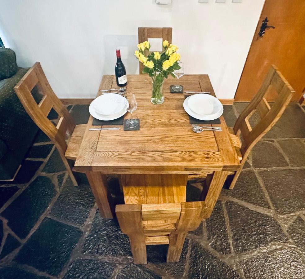 Tigh Mairi At Mary'S Thatched Cottages Elgol 외부 사진