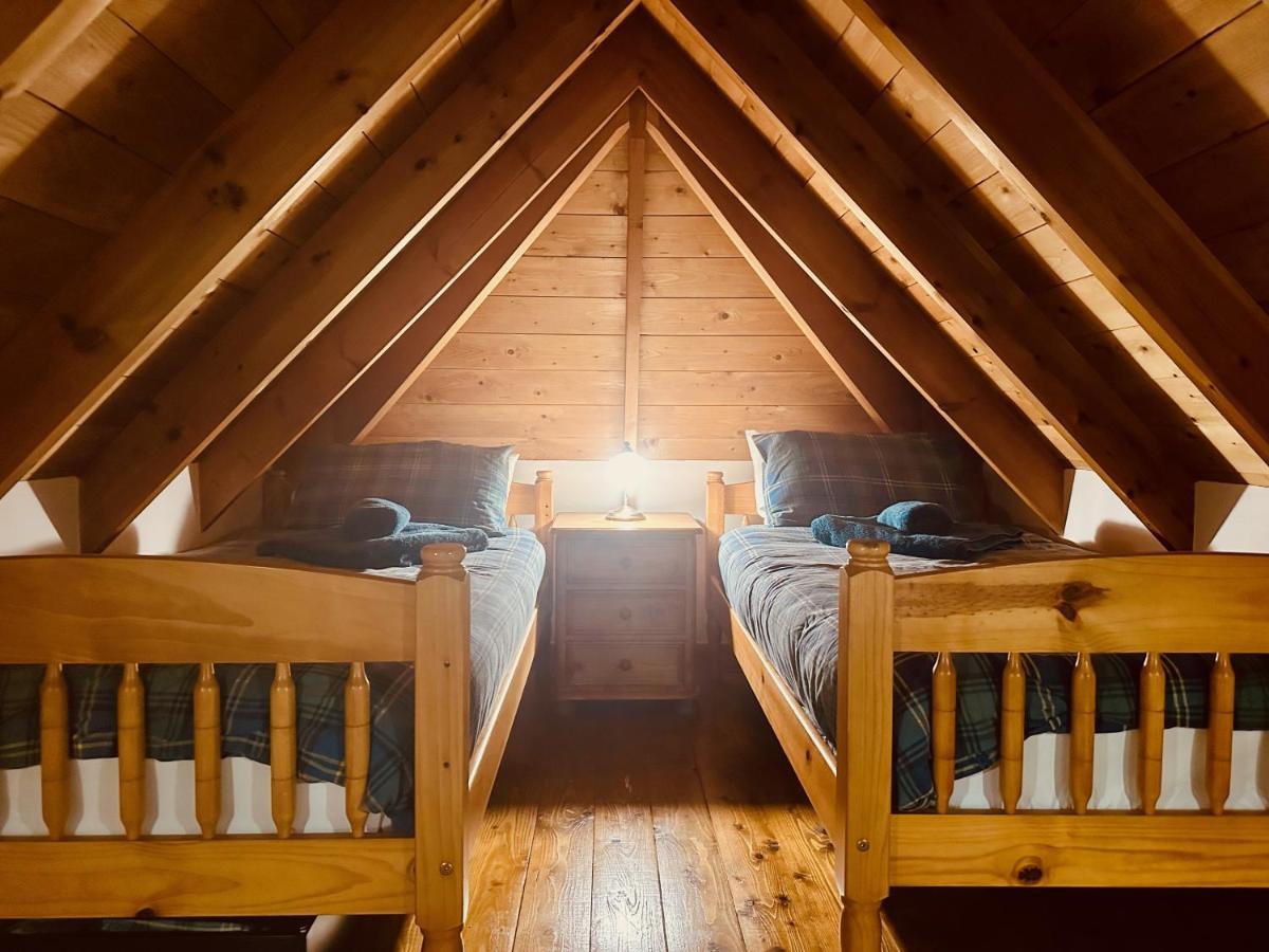 Tigh Mairi At Mary'S Thatched Cottages Elgol 외부 사진